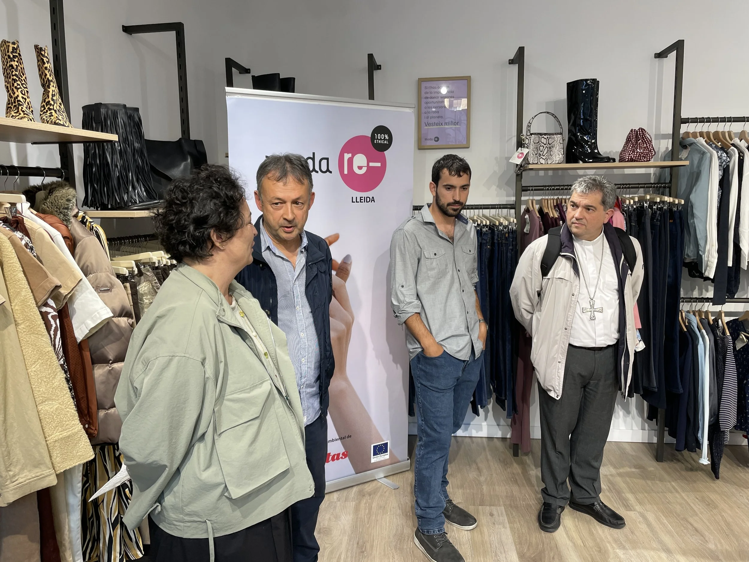 Troballes i Càritas inaugurem de forma oficial la nova botiga de Moda Re- a  Lleida