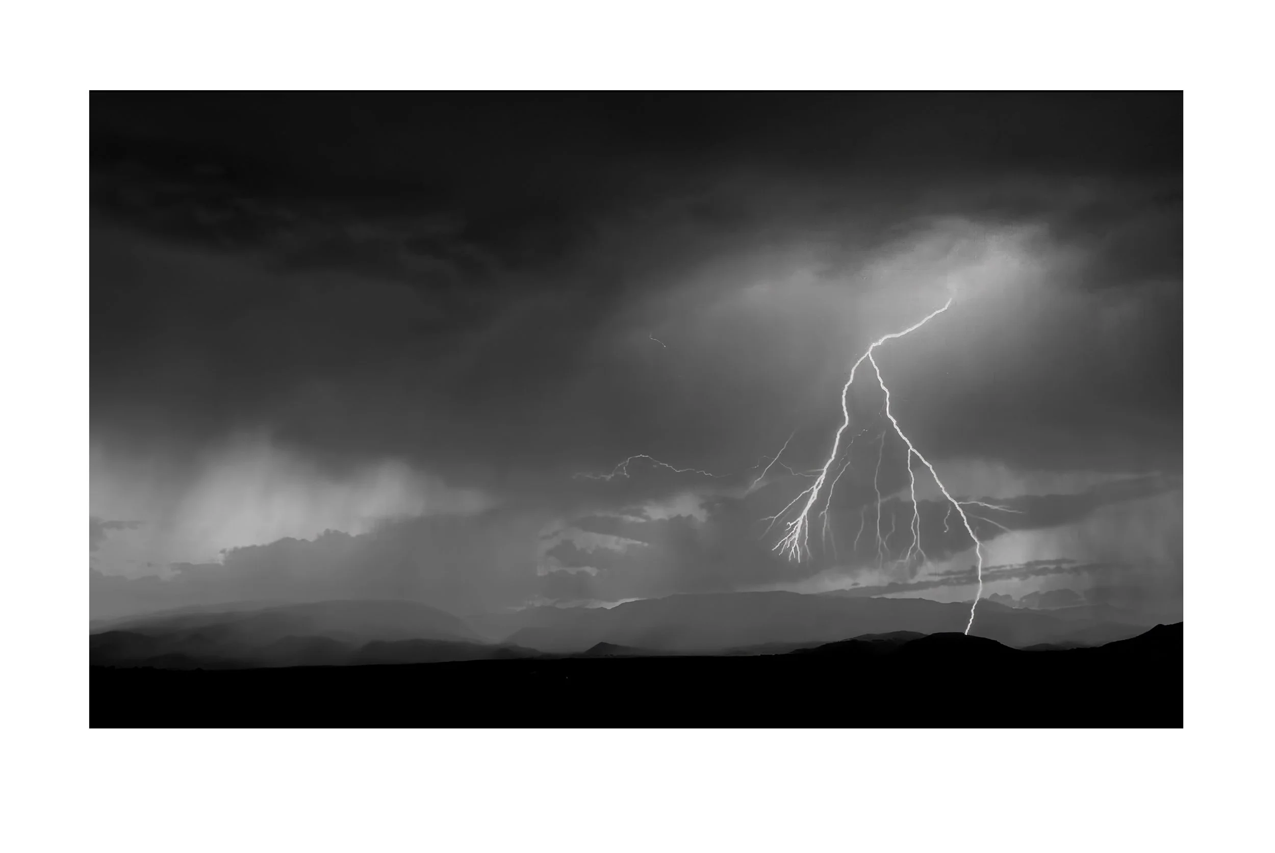  LIGHTNING STRIKE - PARADISE VALLEY, MONTANA 
