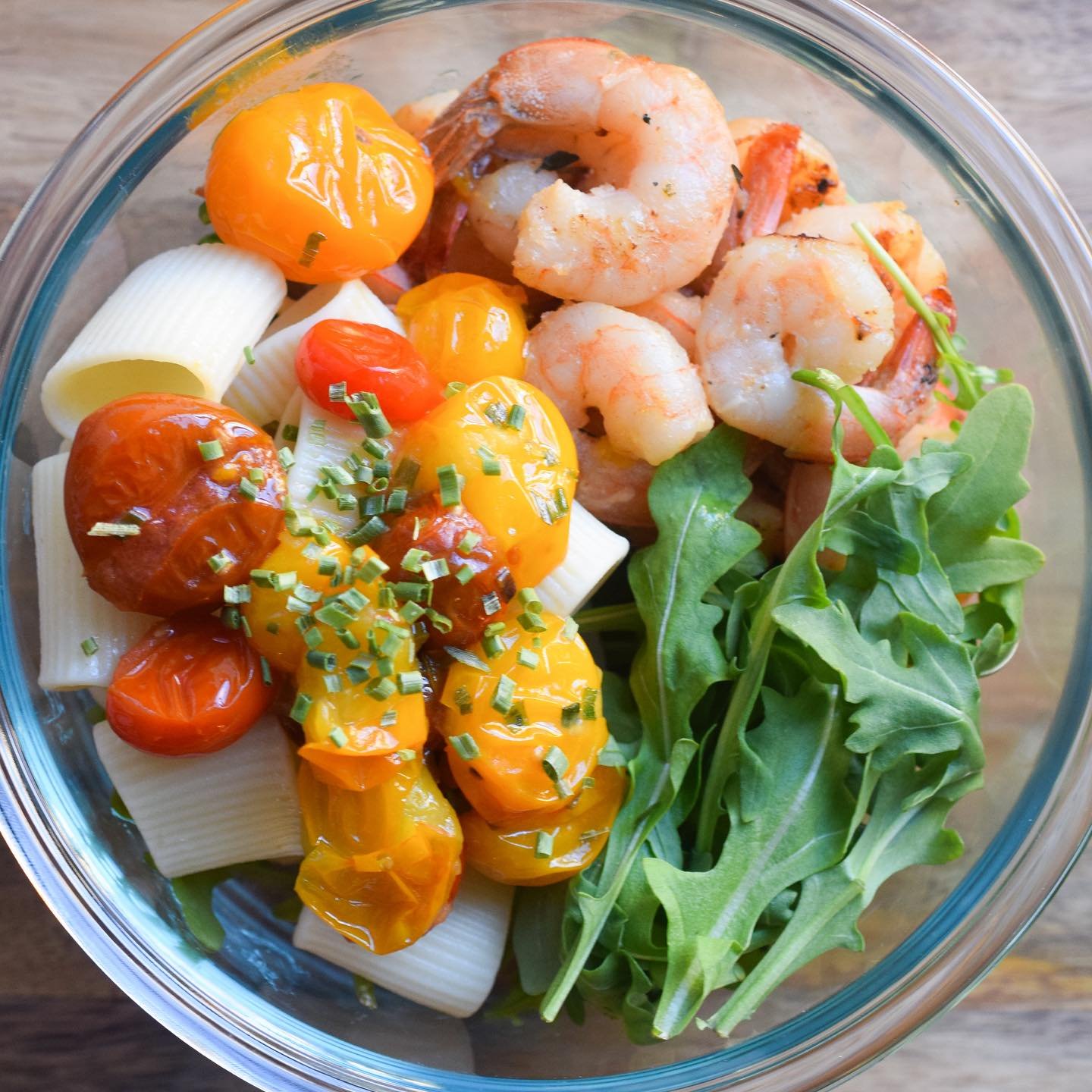 Shrimp for two 🍽️🤭 #fridaynight #homecooking #healthymeals #cozy #nutritionist 

But can we have a moment for the DSLR😭🙏🏼 she&rsquo;s a beaut 🤍📸