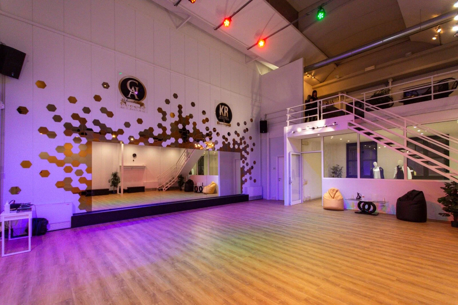 Una nuova sede esclusiva, il primo club italiano interamente dedicato alla Kizomba, 7 giorni su 7!