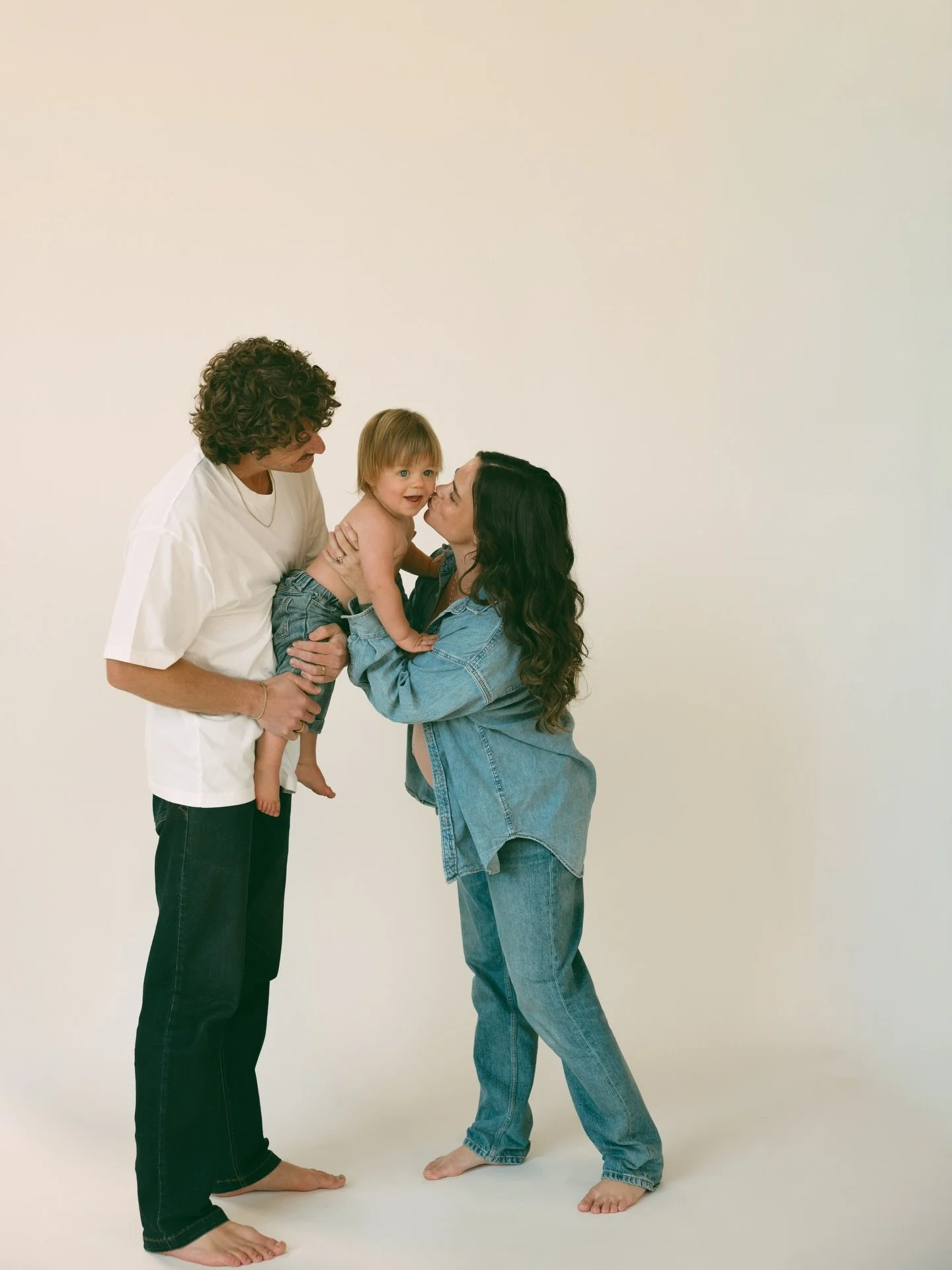 in love with this maternity session with the most fun fam. kellie + chris and their little one. here are some favorites from our studio shoot 🤍

#sandiegophotographer #socalphotographer #familyphotographer #maternityphotography