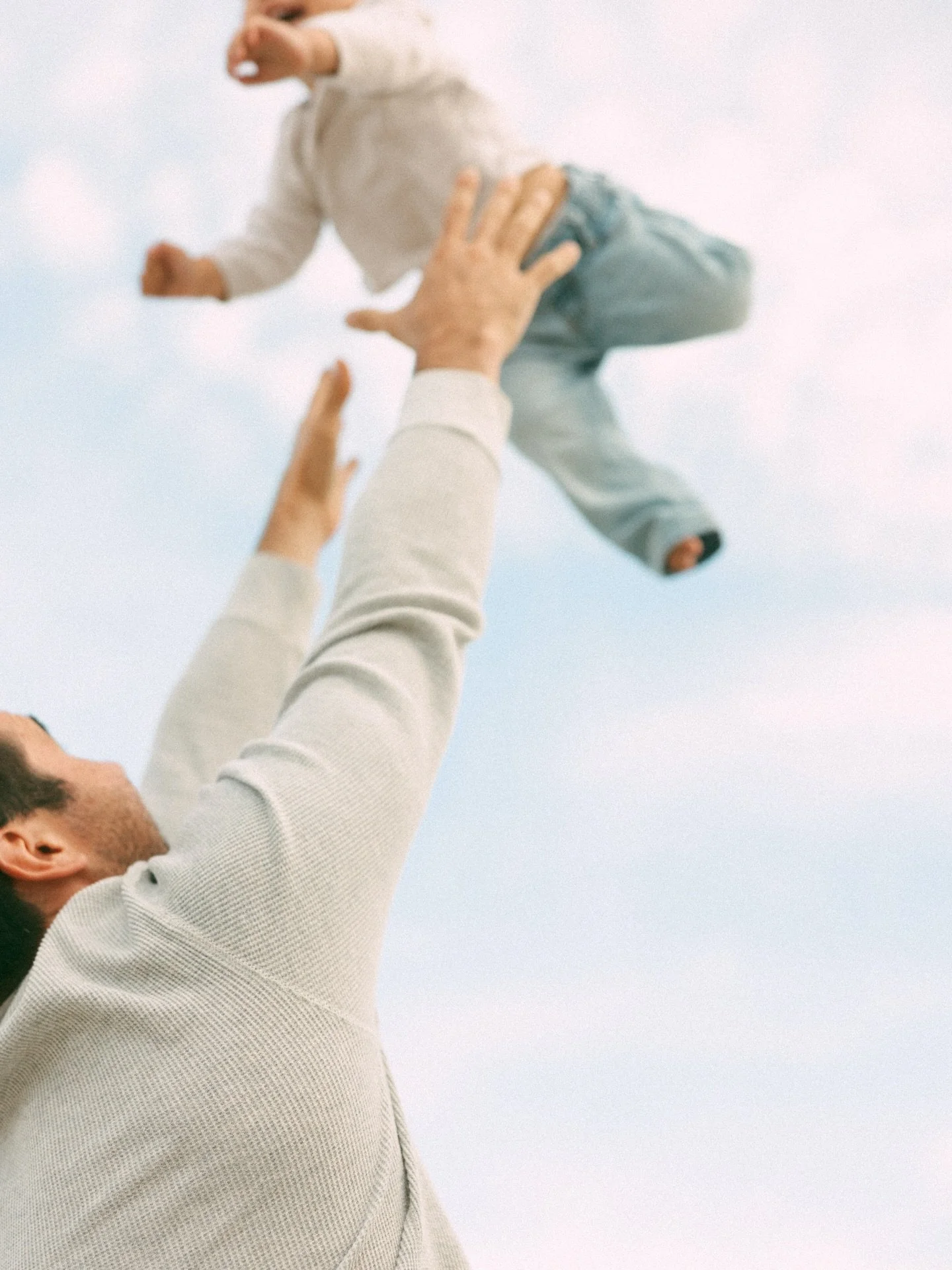 eek, excited to share some end of year sessions. lauren + tristan&rsquo;s family session was so precious. here are a handful of favs from their beach shoot 🥹🤍

#familyphotographer #familyphotoshoot #sandiegophotographer #socalphotographer