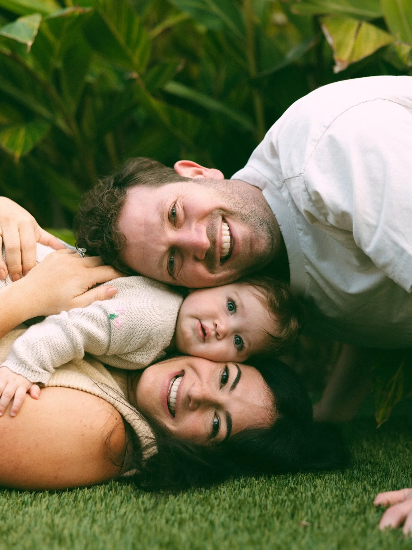 the leibs 🤍 had so much photographing this sweet fam. started inhome and ended our session at the cliffs. feeling extra grateful for all my clients these days. thank you for trusting me 

#familyphotographer #socalphotographer #sandiegophotographer 
