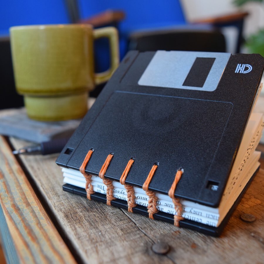 💾 📚 NEW PRODUCT 🚀 

In honor of #cybermonday I have released a NEW journal!

Vintage 3.5&rdquo; Floppy Disk. The original prototype went to a friend of mine named Paul @adminpassword so this style is named after him. Cheers my friend.

Enjoy!
&bul