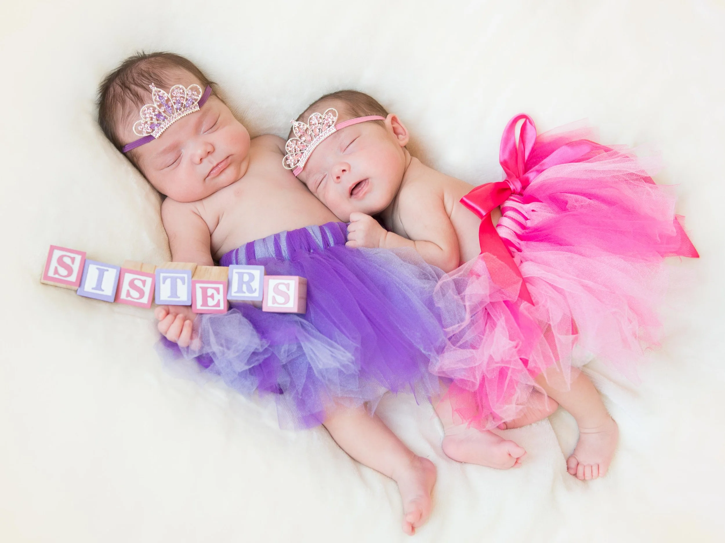 180-Newborn-twins-girls-Brooke & Danielle.jpg