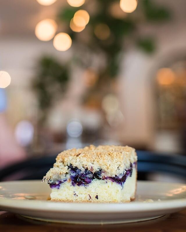 Weekend brunch should always start with blueberry coffee cake!
.
#paragarysmidtown #blueberrycoffeecake #eatersacramento #exploresacramento #midtownsac #eatsacramento #sacfarm2fork #igersac #sacfoodie #sacfoodies #scoutsac #foodiesofsac #sacfoodandbo