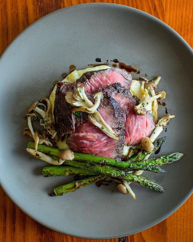 This view makes us so happy... and huungry.
.
#paragarysmidtown #steak #eatersacramento #exploresacramento #midtownsac #eatsacramento #sacfarm2fork #igersac #sacfoodie #sacfoodies #scoutsac #foodiesofsac #sacfoodandbooze #saceats  #visitsacramento #f