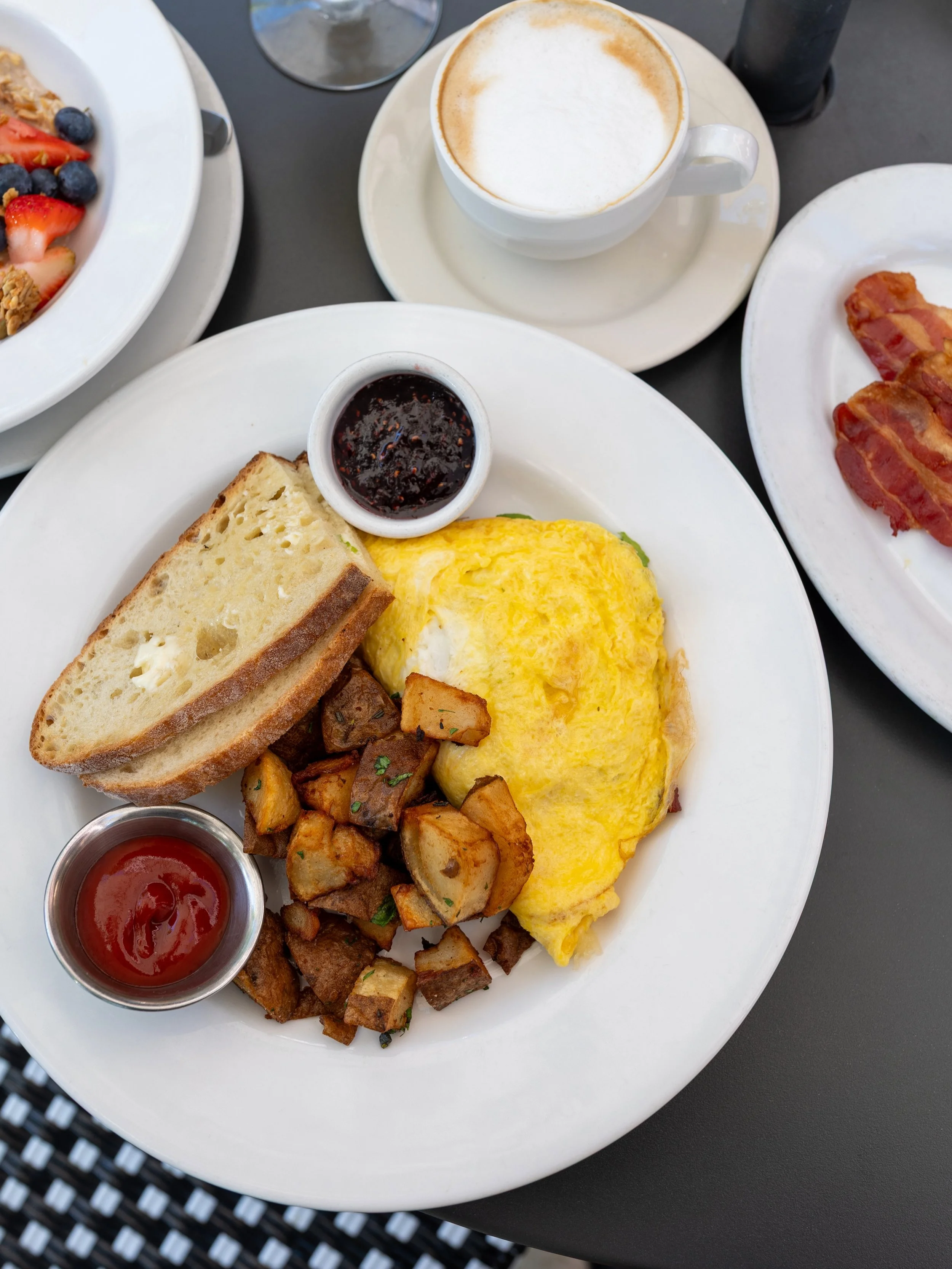 Slow brunches at Caf&eacute; Bernardo always sound like a good idea ☕️ Fresh coffee, omelets, crispy potatoes, and nowhere to be too quickly.