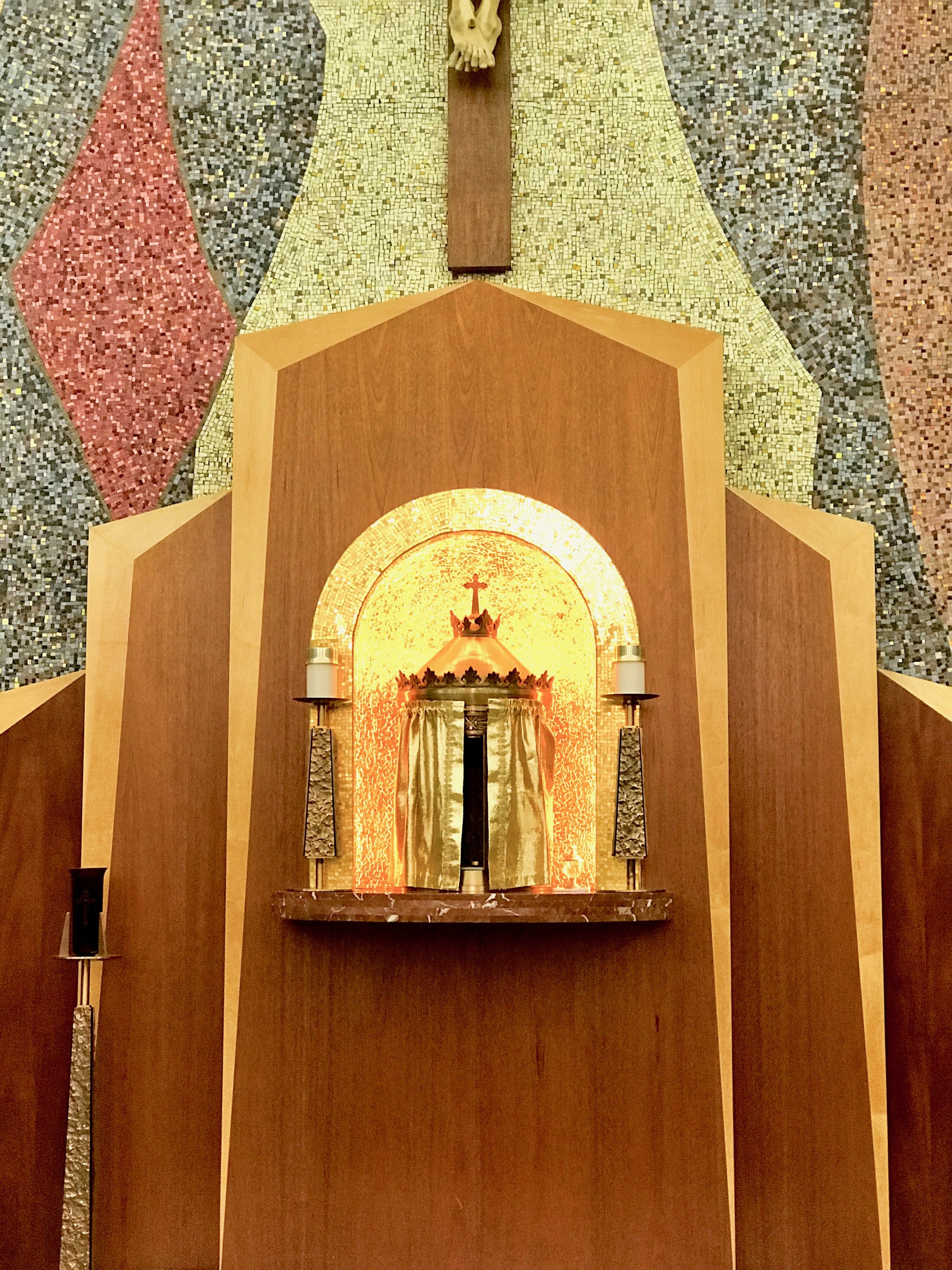 23K Gold Mosaic Niche, Tabernacle, Altar, St Columban Catholic Church, Garden Grove, California, Lanzini.jpeg