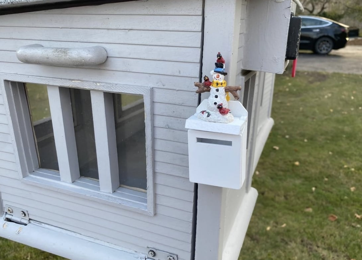 Tiny dolls appeared in their mailbox with a note, ‘We’ve decided to live here’ — Disqus Refugees