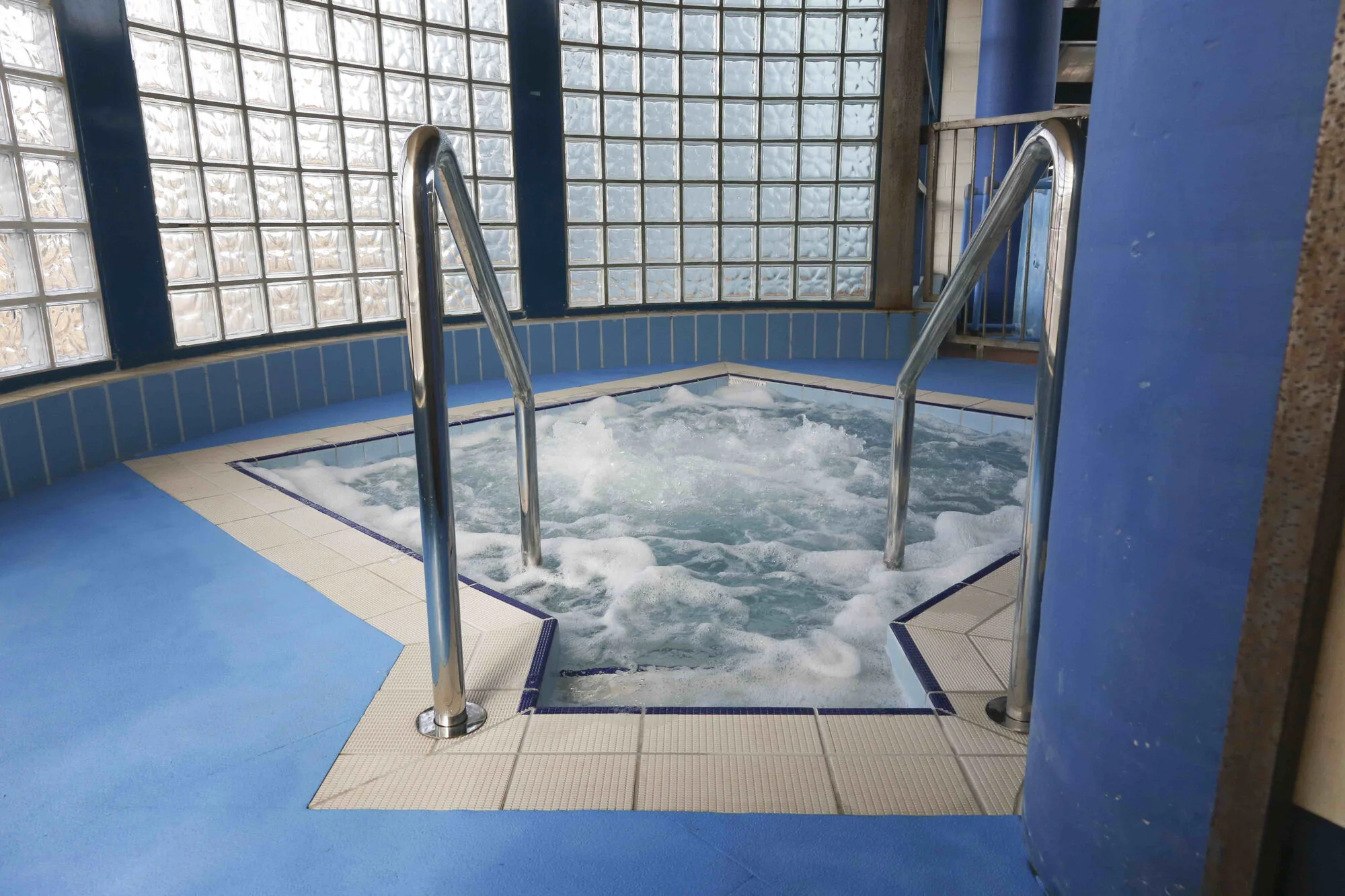 Griffith Regional Aquatic Centre — Life Floor Australia + New Zealand
