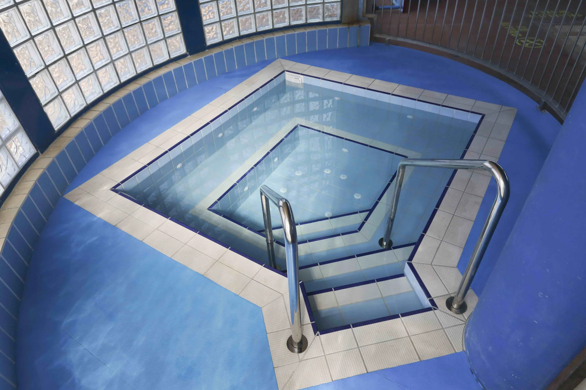 Griffith Regional Aquatic Centre — Life Floor Australia + New Zealand Griffith Regional Aquatic Centre — Life Floor Australia + New Zealand