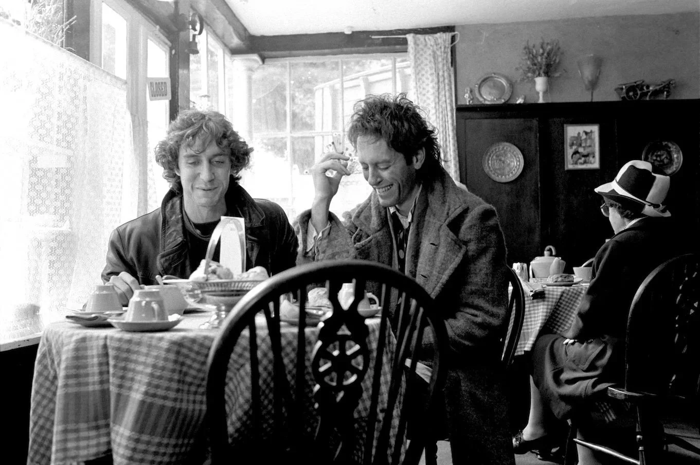 withnail-demand-cake-richard-e-grant-paul-mcgann-murray-close.jpg