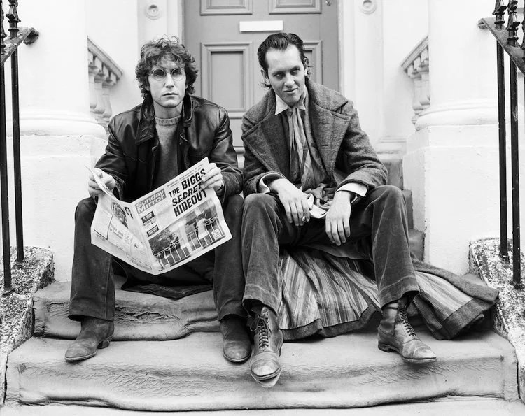 withnail-iconic-richard-e-grant-paul-mcgann-murray-close-steps.jpg