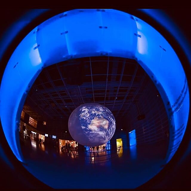 Happy Earth Day fellow citizens of the world!🌎👽❤️
.
We have used Art to show our gratitude and awe for the natural world since the beginning of history.
.
Presented as contemporary art work at the @ontariosciencecentre in 2019, an installation by a