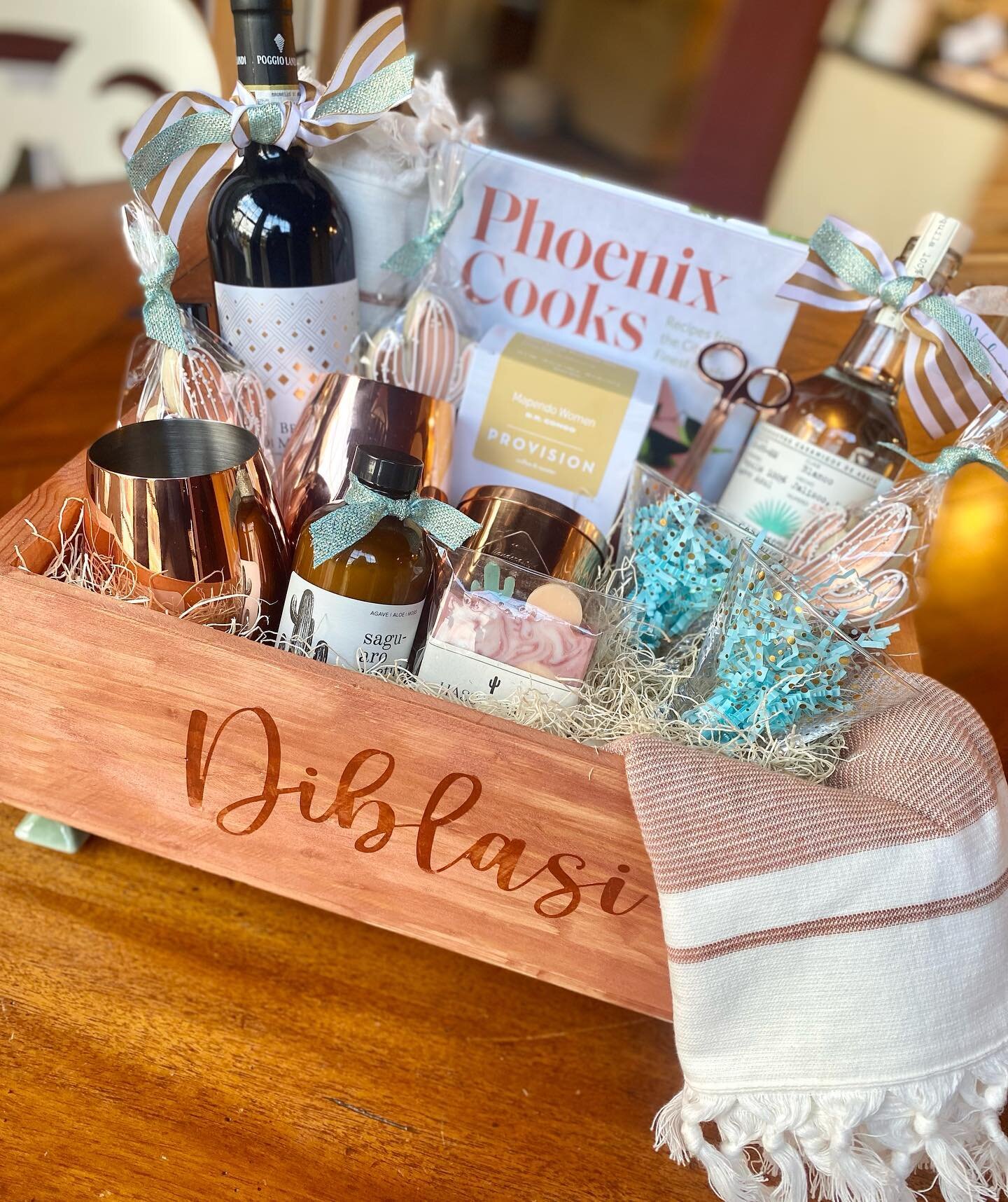 When a special closing needs a special gift box I love the awesome Arizona feels of copper to work around. This custom personalized new home box embellished with hints of turquoise includes many items for the home but also a really nice Brunello wine