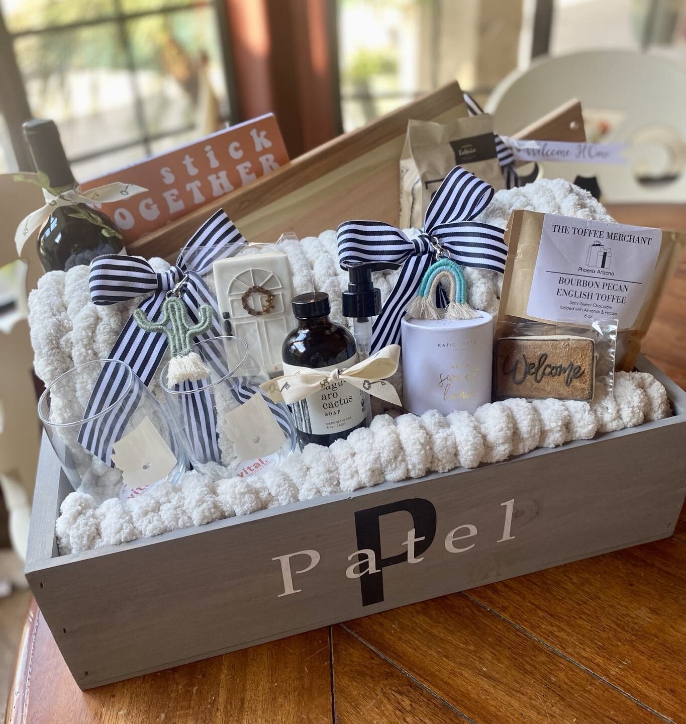 Haven&rsquo;t made a blanket in awhile so it was great to see it come together with these new home goodies for a custom project for a great new client. 
.
.
.
#newhomebox #realtorgifts #shopazlocal #chunkychenilleblanket #customgifts #personalizedgif