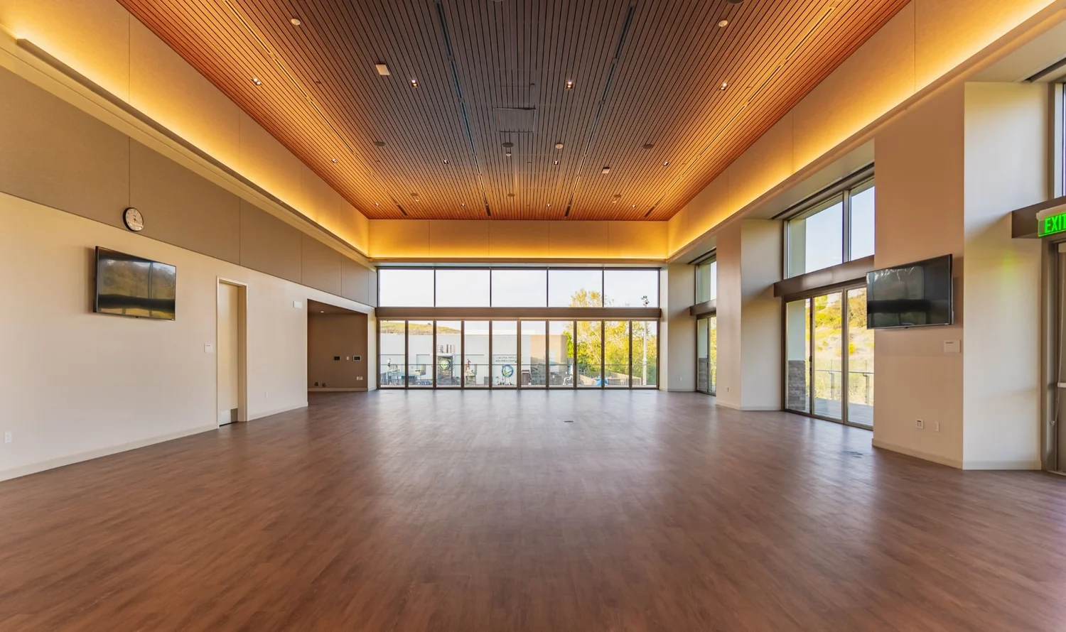 Crown Valley Community Center — SUMMIT EVENT CATERING, image size:1500x890