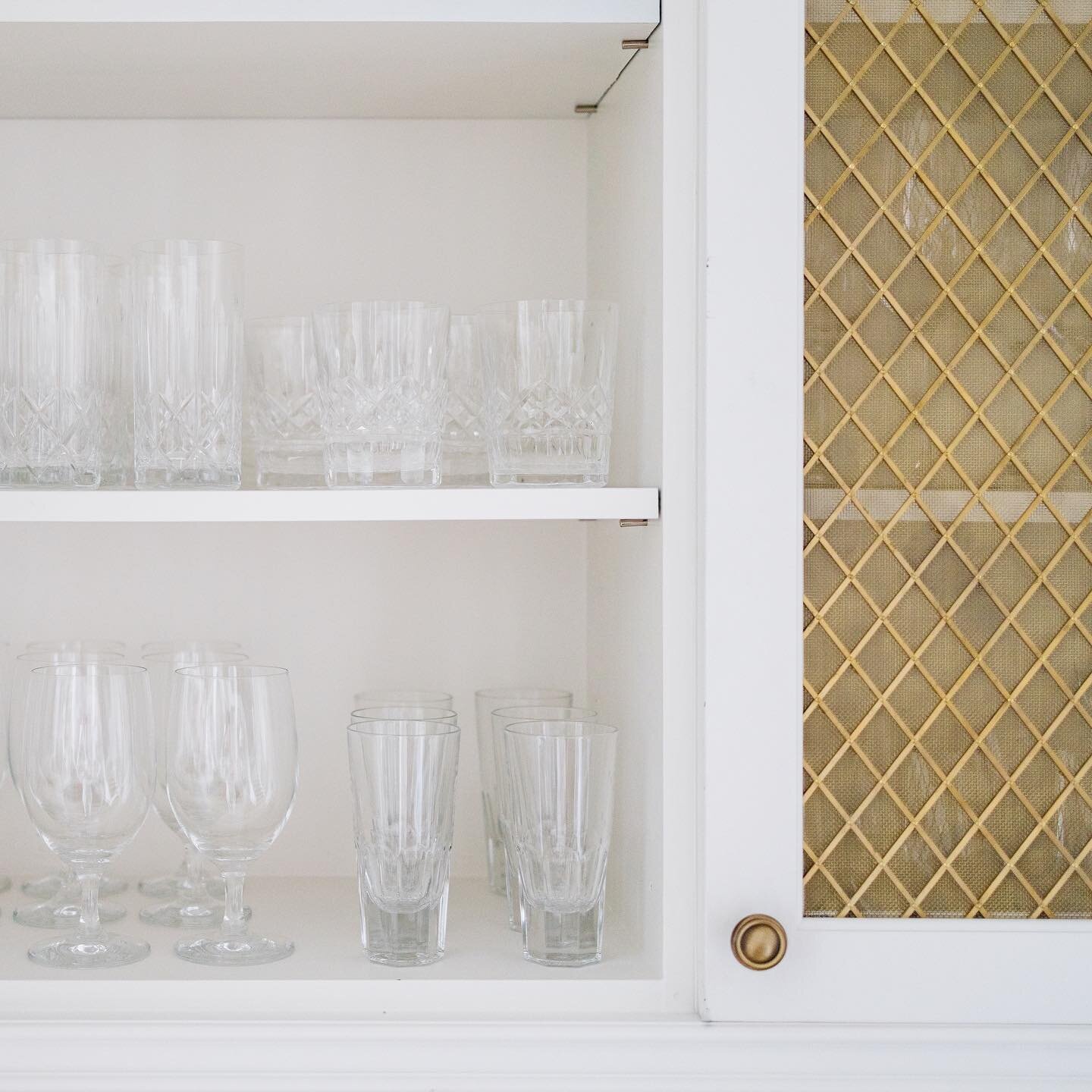 cheers to a long, labor-less  weekend 🥂 and to saying farewell to summertime! 

#laborday #labordayweekend #bardesign #bardecor #barcart #barcartstyling #glassware #houstoninteriordesign #cheers #cheerstotheweekend #longweekend