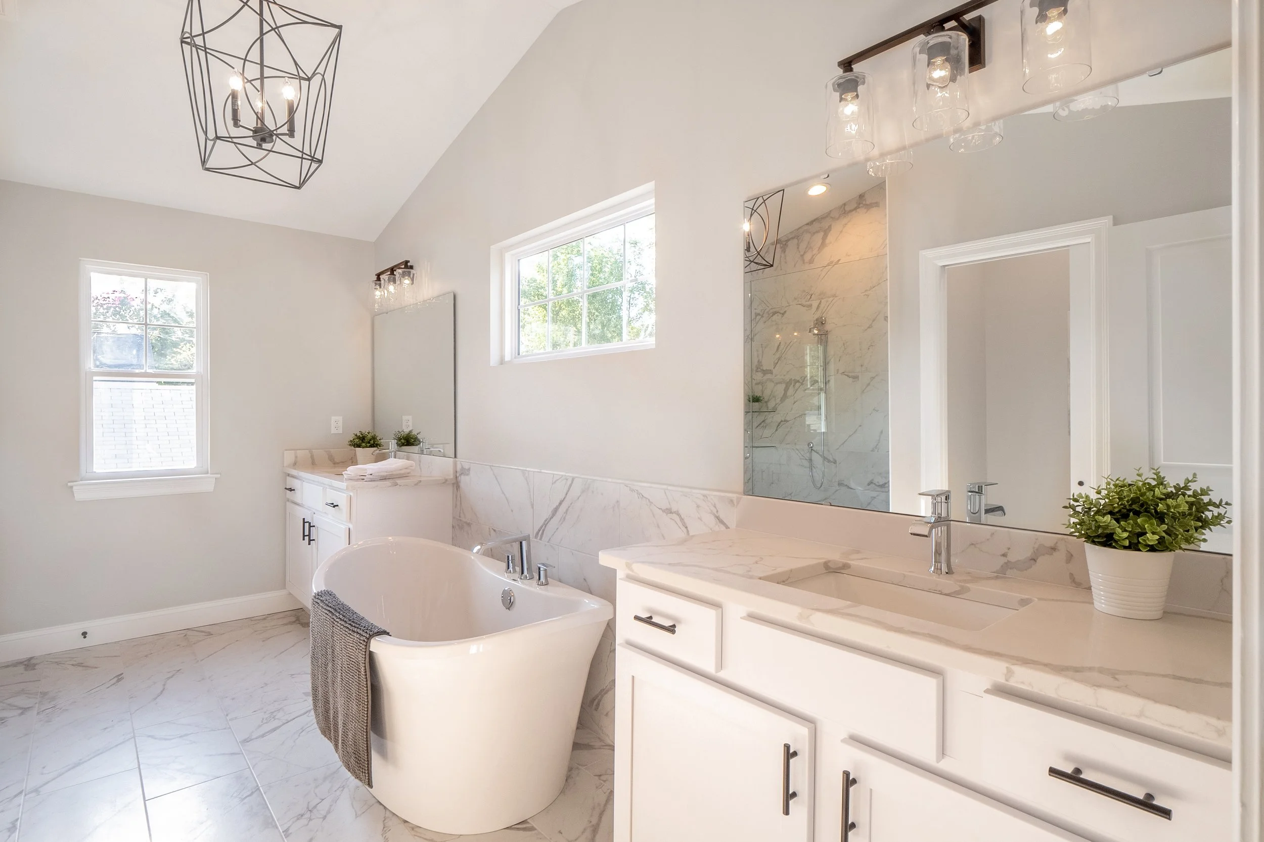 Primary Bathroom 1.jpg