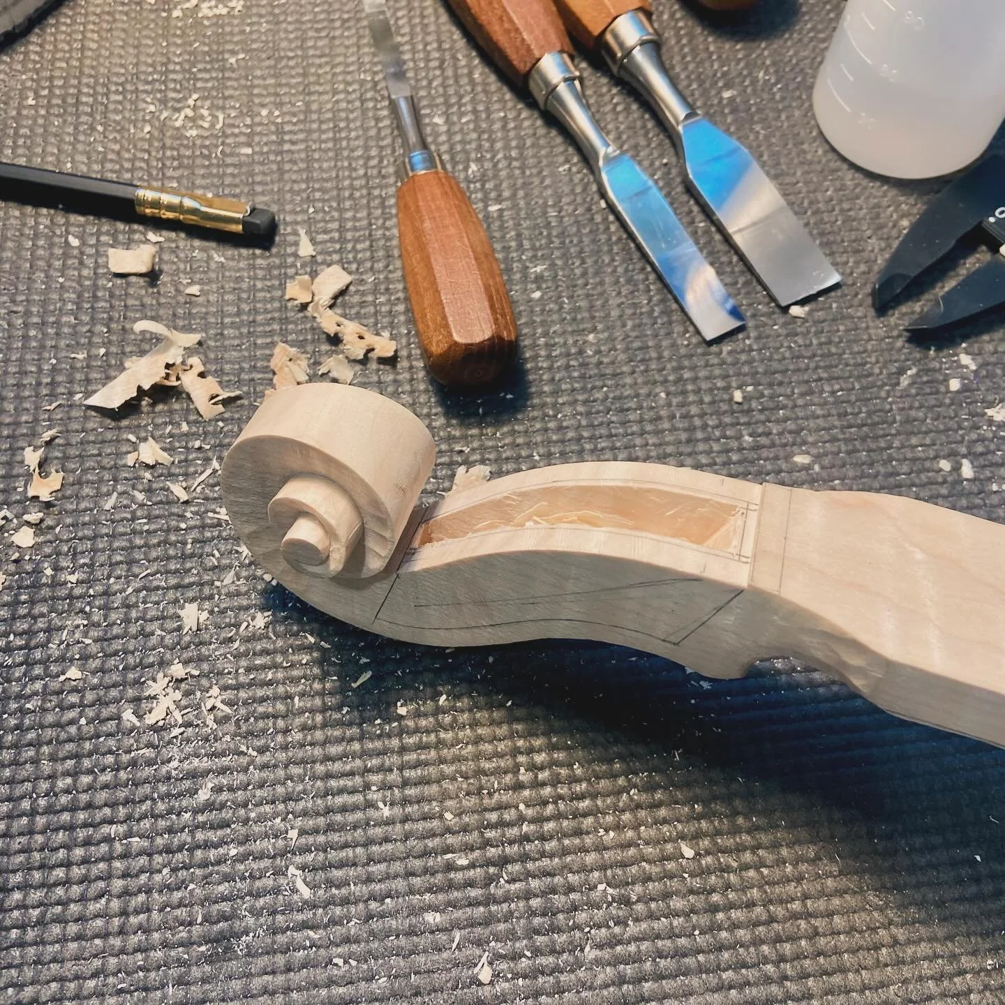 It&rsquo;s has been far too long without an old fashioned post from the bench! Wrapping up this DelGesu violin scroll before it&rsquo;s all violas for a few months!