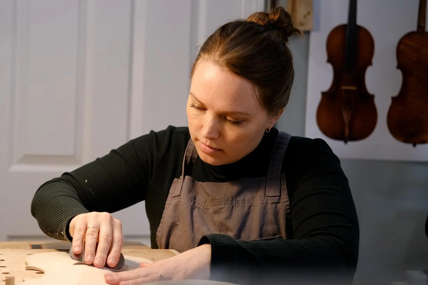 Happy #MakerMonday to all working on instruments for the upcoming Celebrating Women Luthiers Exhibit! Thanks to @reuningandsonviolins and @potter_violins for hosting and sharing the work of talented makers. #celebratingwomenluthiers2024 #celebratingw
