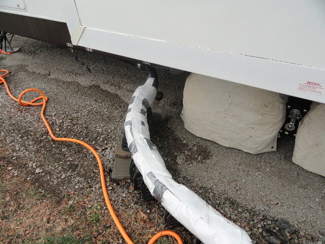 Insulated sewage pipe