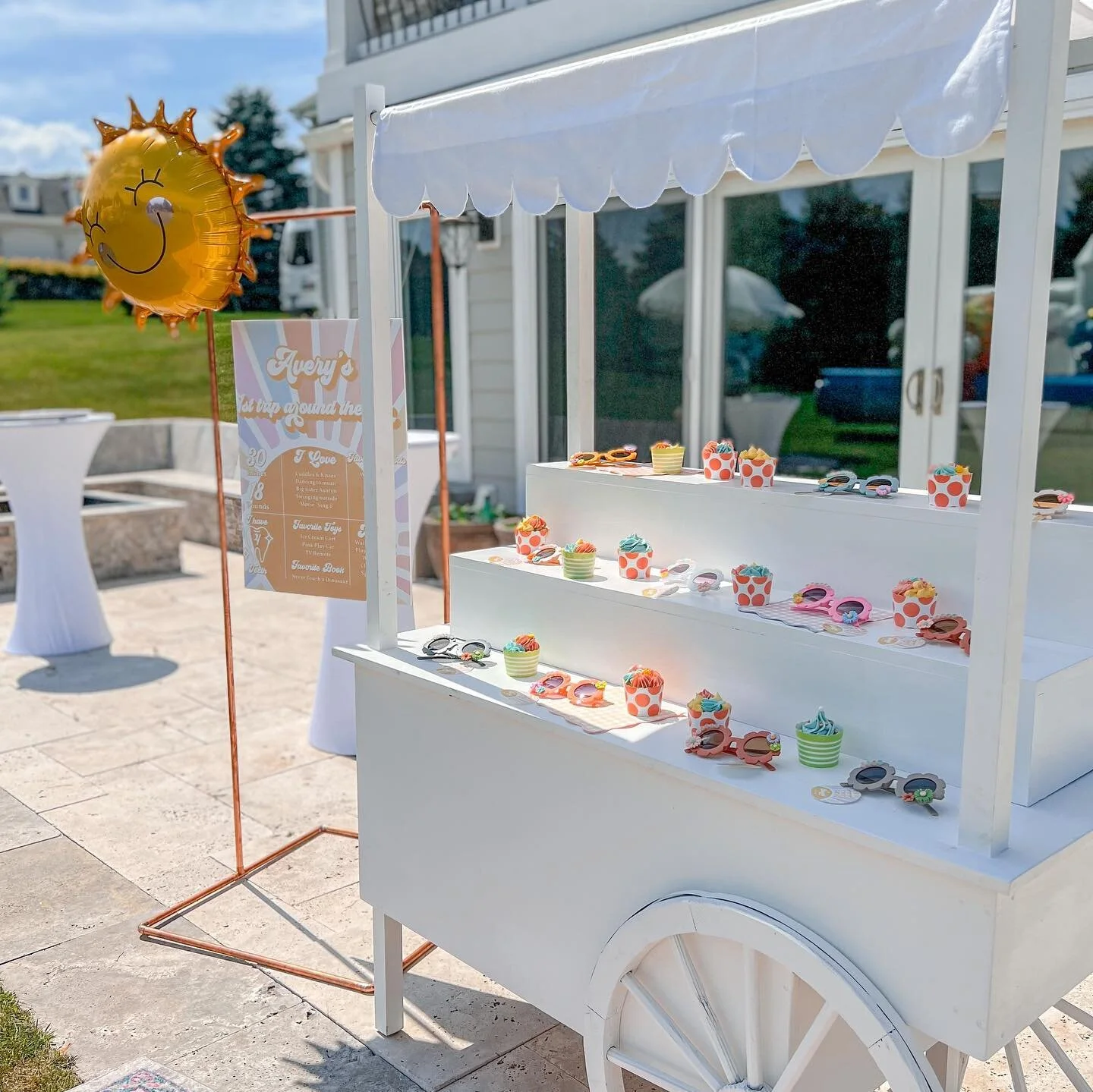 Our cutie little candy cart, with party favors so bright 😎☀️ 

It&rsquo;s all in the details!
