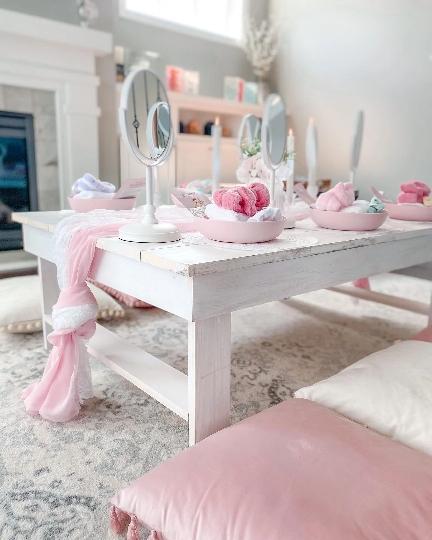 Our spa parties have so many pretty details 💅🏼💕 Oh to be 8 again so I can have a party just like this with friends!