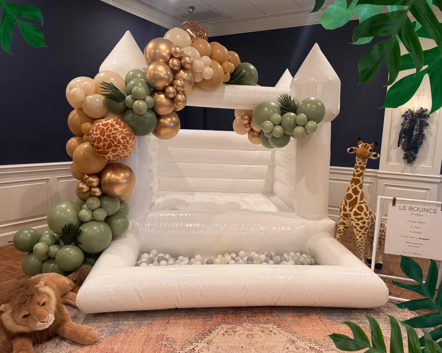 Can you guess the theme of Grace&rsquo;s 3rd Birthday Party? 🦁👑 We had so much fun decorating Le Petit and creating coloring kits, centerpieces, and favor bags! 

#bouncehouse #madisonwi #lionking #birthdayparty #kidsparty