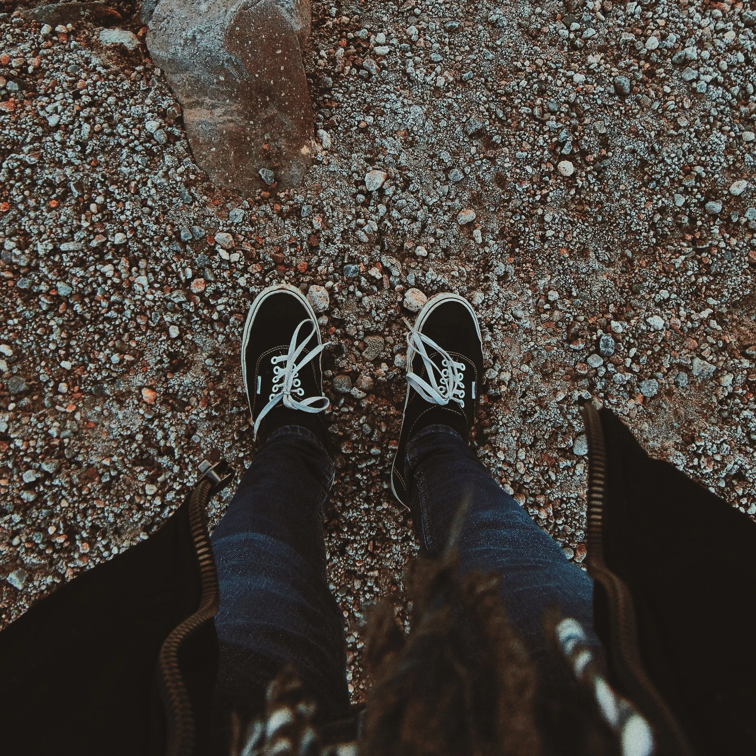 feet-footwear-rocks-1662283.jpg