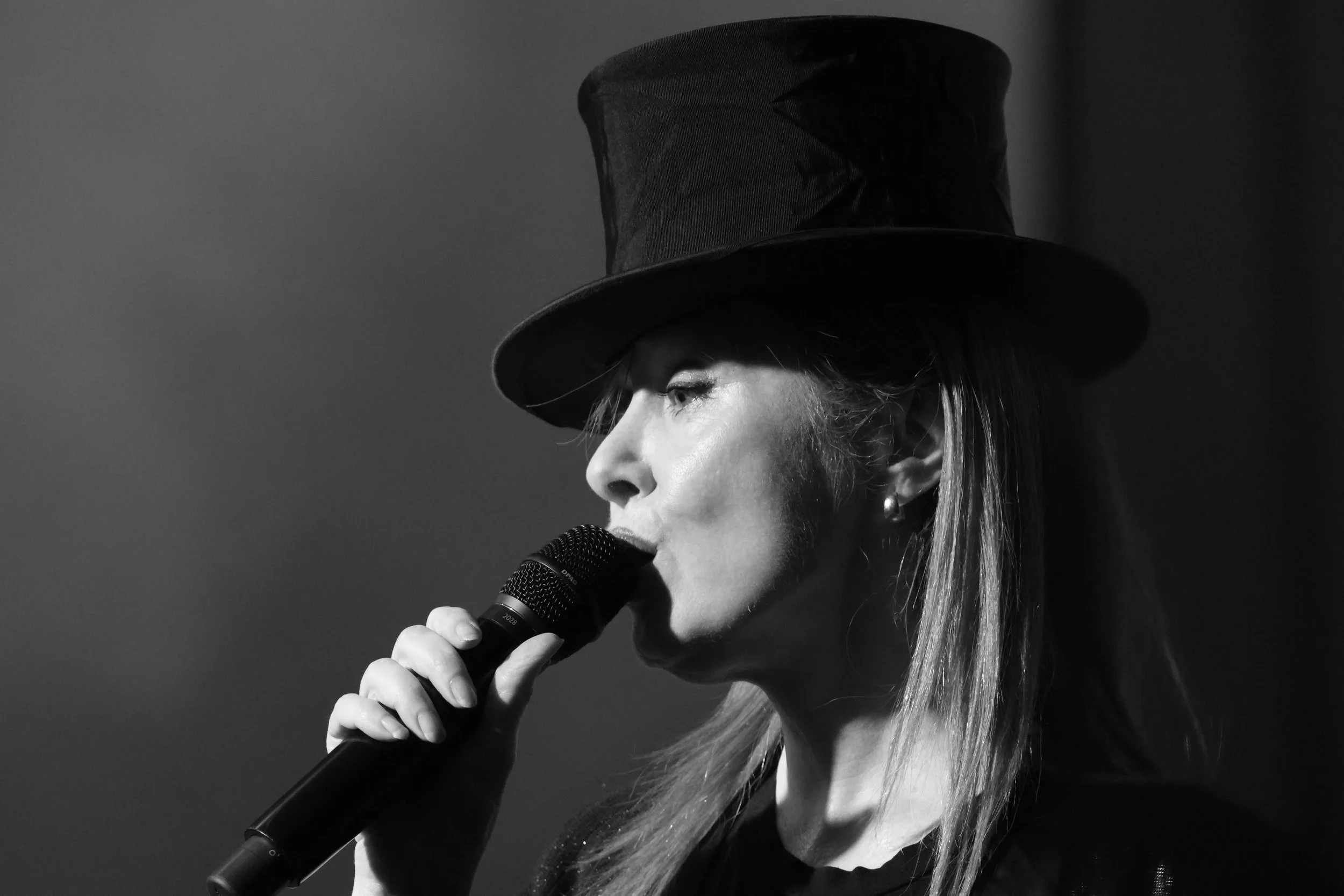 Suzanne Vega - Photo  credit Mal Thomas 1.JPG