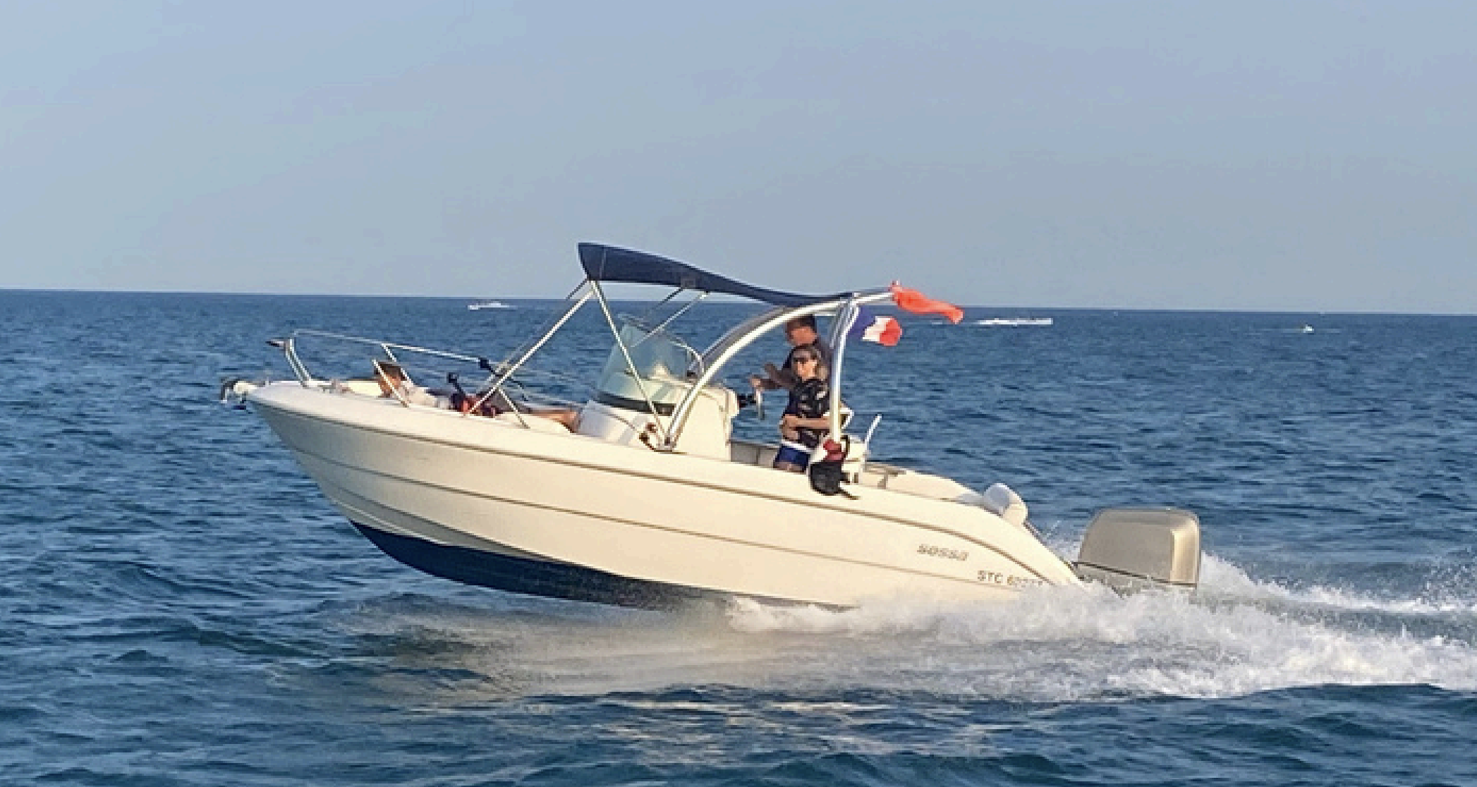 Location de bateau à moteur pour des vacances 5 étoiles de luxe en Languedoc à Palavas
