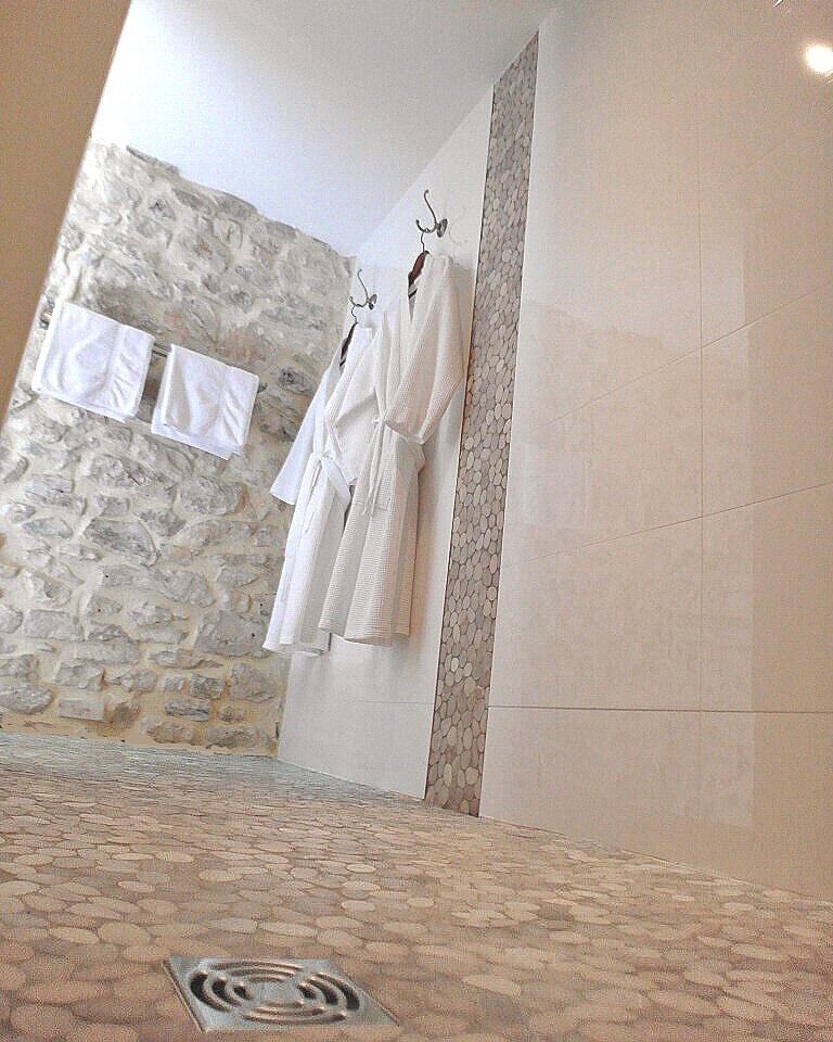 Au Domaine de Monteils chaque maison de vacances dispose d'une douche à l'italienne extra large