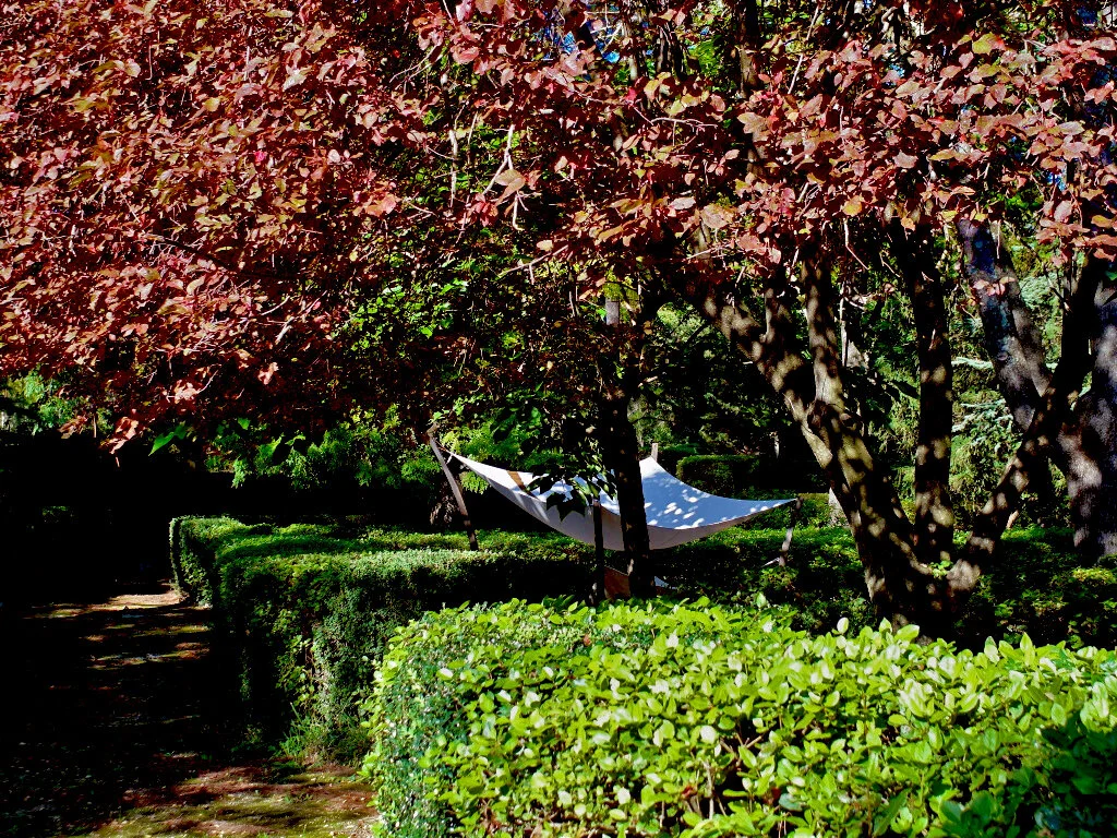massage de détente dans le parc du Domaine de Monteils à Carnas