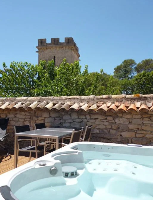 Spa de luxe pour ce gîte de charme entre Montpellier et Nimes avec sa terrasse sans vis à vis