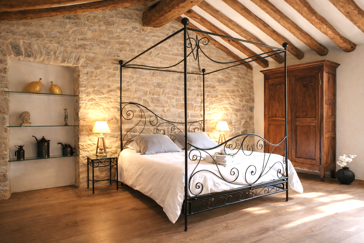 réservez une chambre d'hôte romantique pour un séjour en couple entre Montpellier et Nîmes dans le Gard et l'Hérault