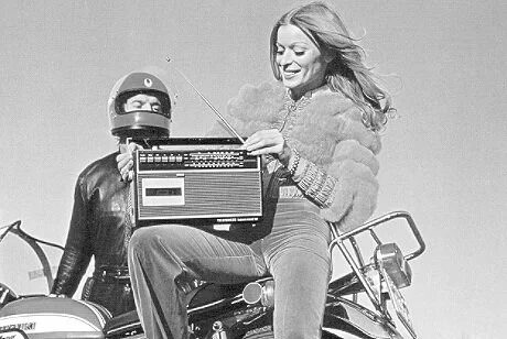 De 0 à 1400 cc… Cet abonnement utiliser nos 2 roues se décline selon votre envie:12 mois* : CHF 300 TTC/mois -- CHF 3300 TTC/an 6 mois*: CHF 360 TTC/mois -- CHF 1980 TTC/an 3 mois*: CHF 420 TTC/mois -- CHF 1155 TTC/an*12 jours par mois ou 24 1/2 journées d’utilisation - Avec budget km de 500/jour ou 250/jour respectivement - Garantie de location de CHF 1500.Pour plus de détails, ici