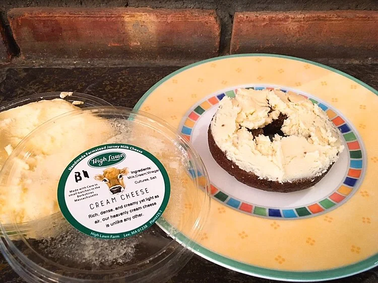 Cream Cheese and Pumpernickel Bagels