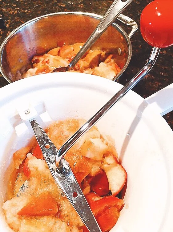 Applesauce in the food mill