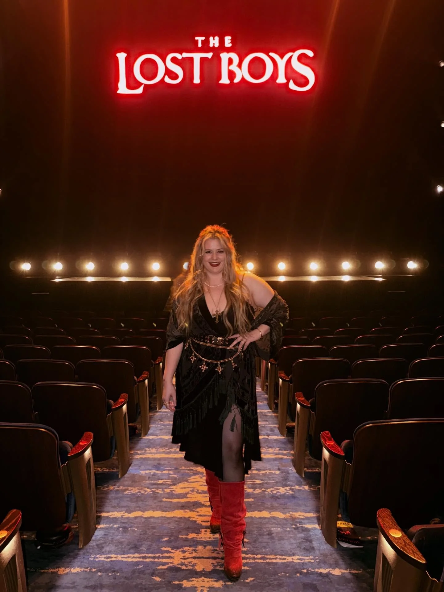 I&rsquo;ve watched The Lost Boys three times since I saw @lostboysmusical because it&rsquo;s the closest I can get to the show right now. 🦇🌉☁️❤️&zwj;🔥✨

I&rsquo;m so in love with the show. I have to say this song is my favorite part of the show. B