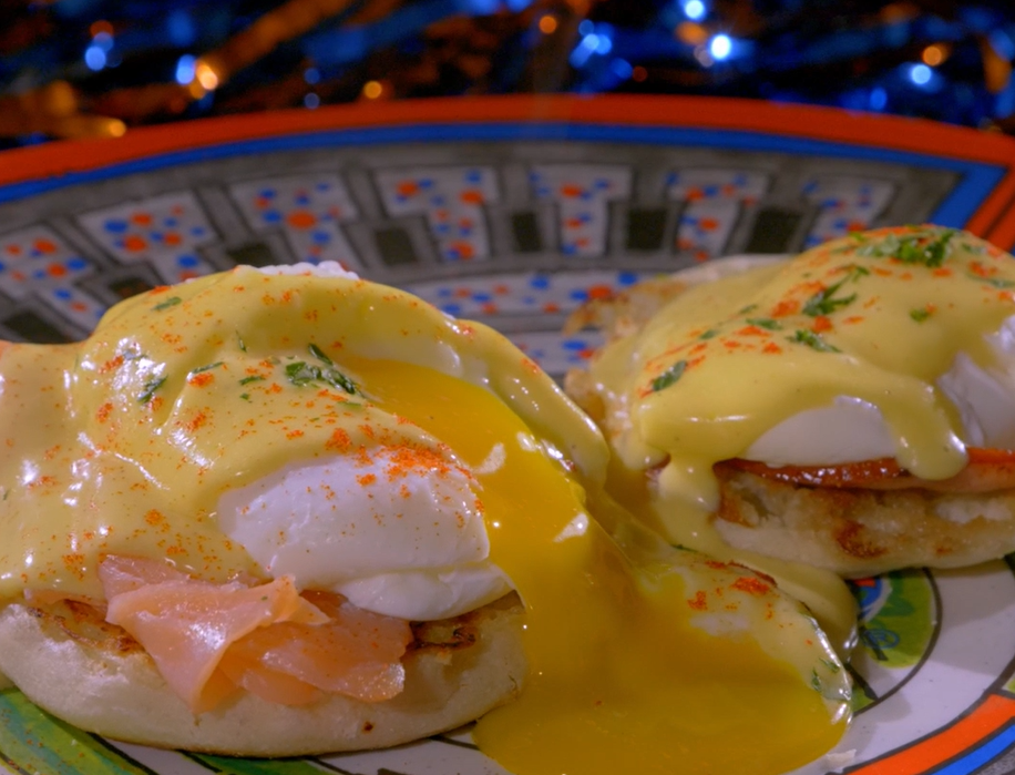 EGGS BENEDICT TWO WAYS