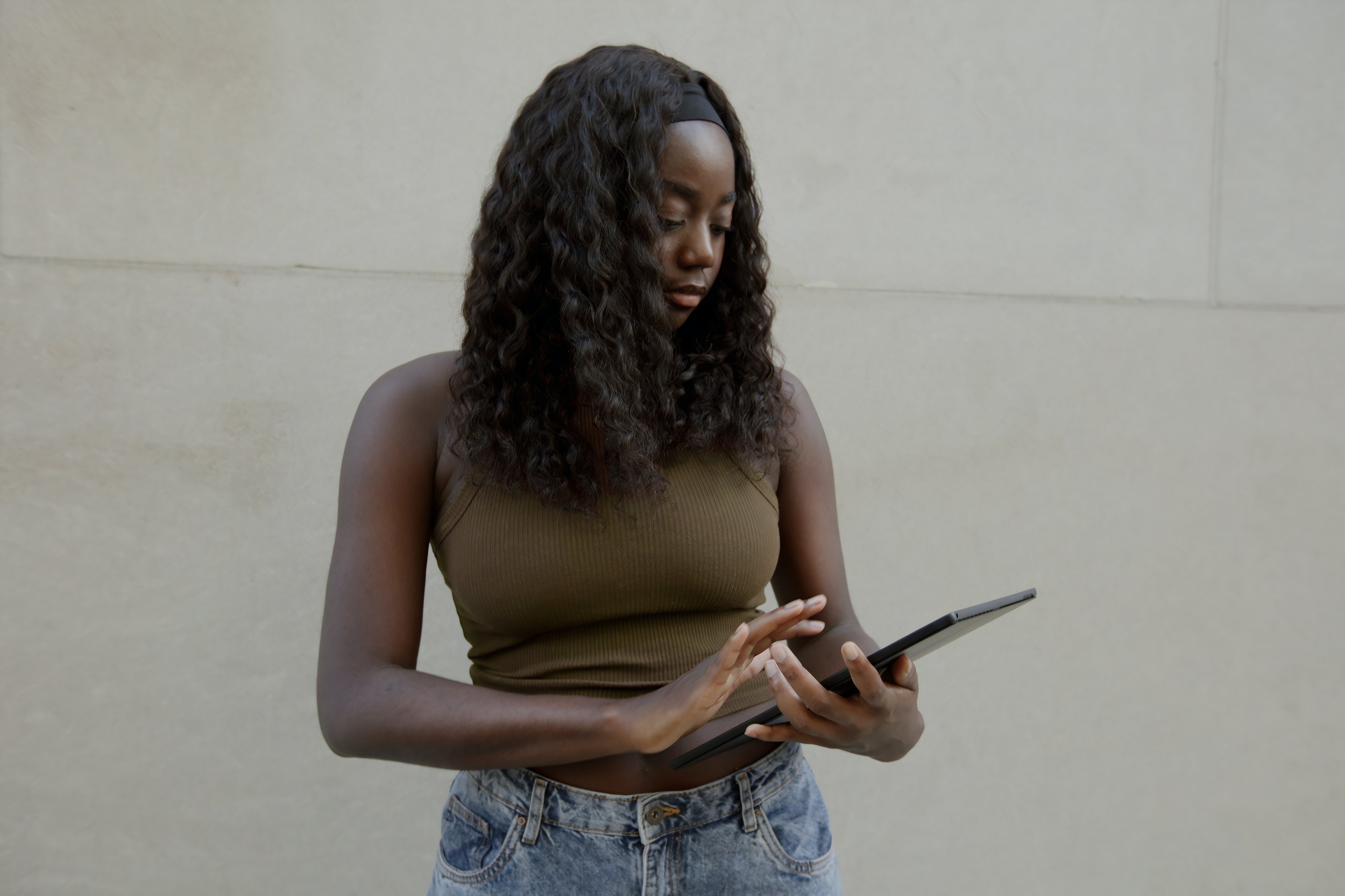surface-L600CuXQ1hs-unsplash.jpg