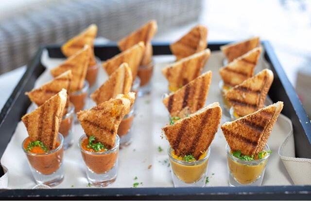 These Summer nights, got us craving our signature Soup Shooters. Like the Tomato Bisque with Artisan Grilled Cheese + Butternut Squash Bisque with Gouda Panini... can you say YUM?! .
.
.
📸: @lifeafterdusk
Hosted by: @greentableglobal
Designed, Produ