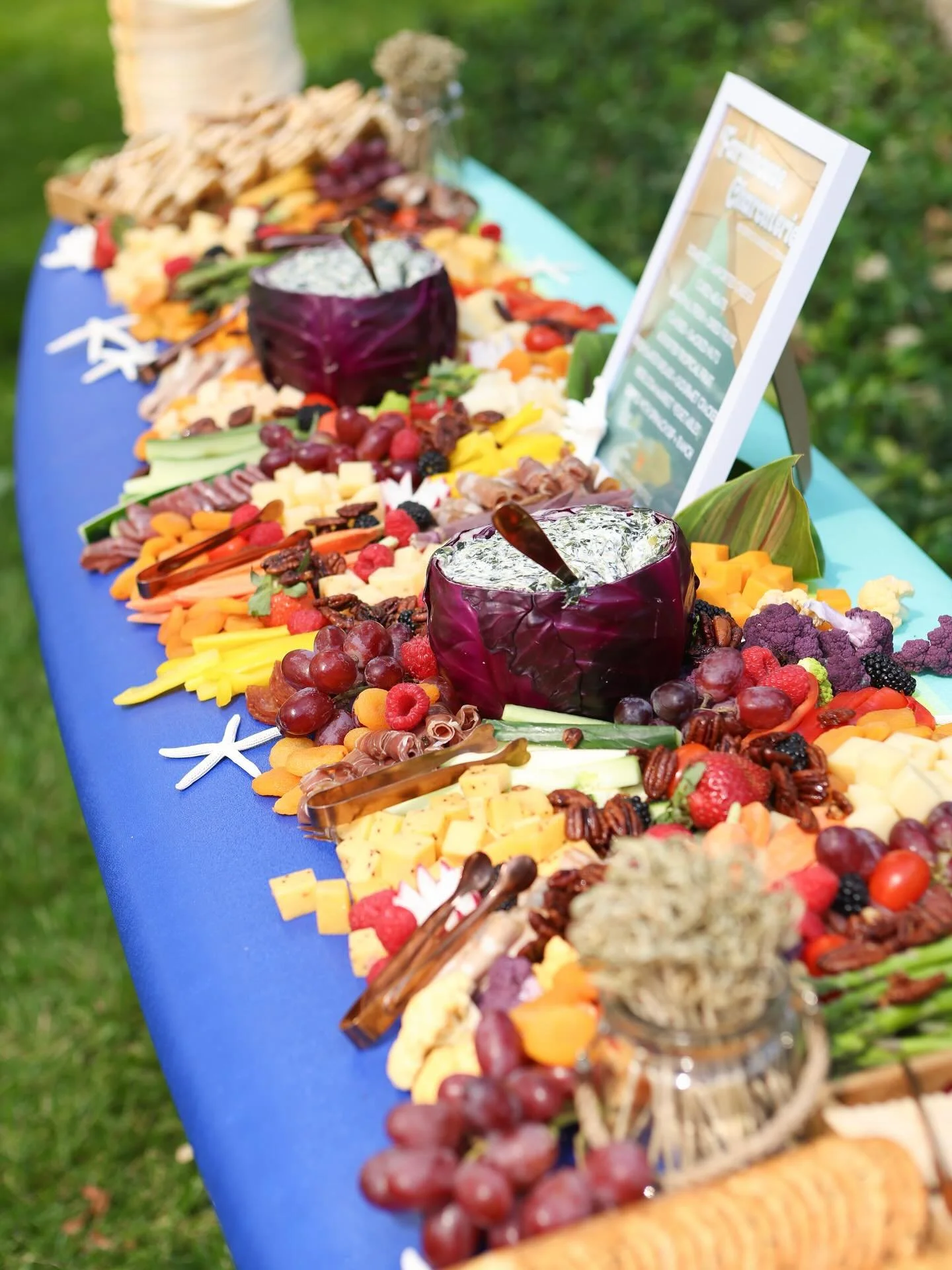 Wrapping up summer in style at Westfield Mall&rsquo;s End of Summer Picnic! Our Farmhouse Charcuterie brought together cheeses, cured meats, seasonal fruits, and fresh veggies &mdash; finished with our signature spinach dip. 🌿

At Critic&rsquo;s Cho