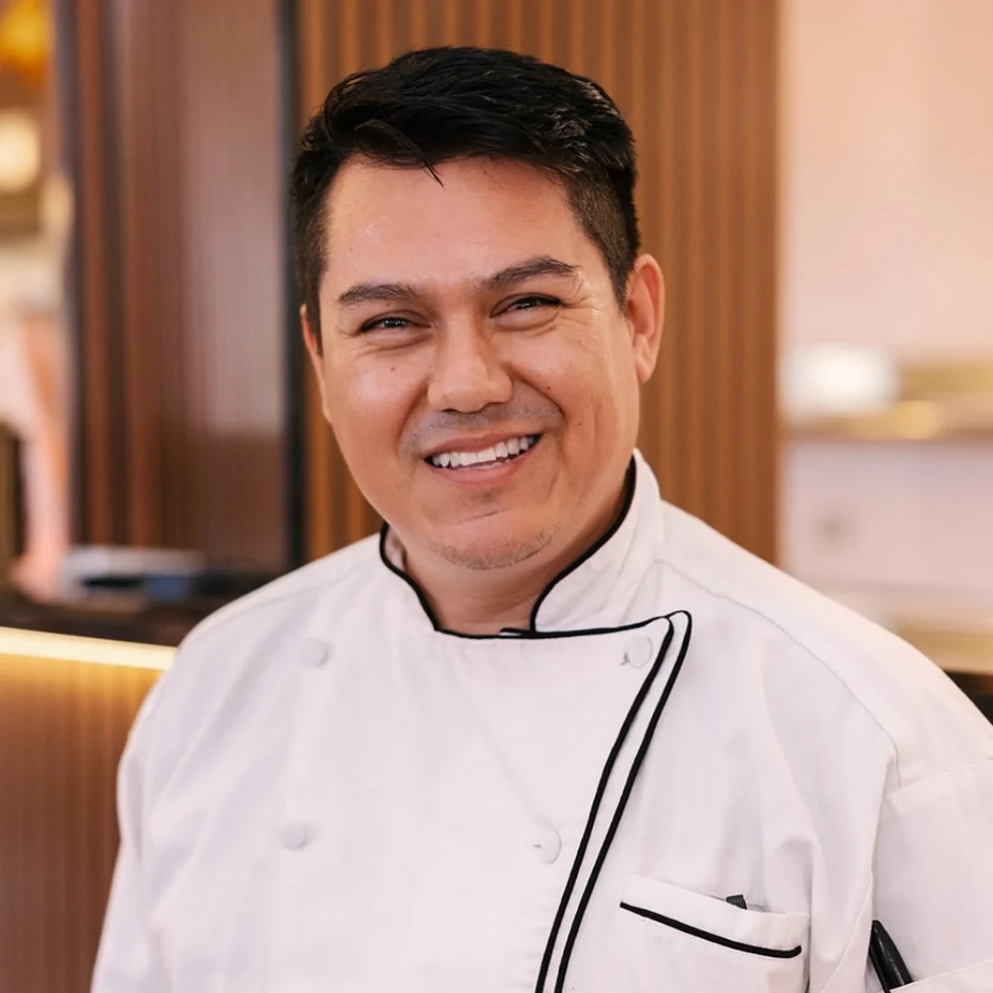 Meet Chef Eduardo
Trained alongside Iron Chefs, Chef Eduardo brings his bold flavor and serious skill to every plate. He began his culinary journey at @strandhousemb and @cheesecakefactory and now leads the Culinary team at our events, tastings and o