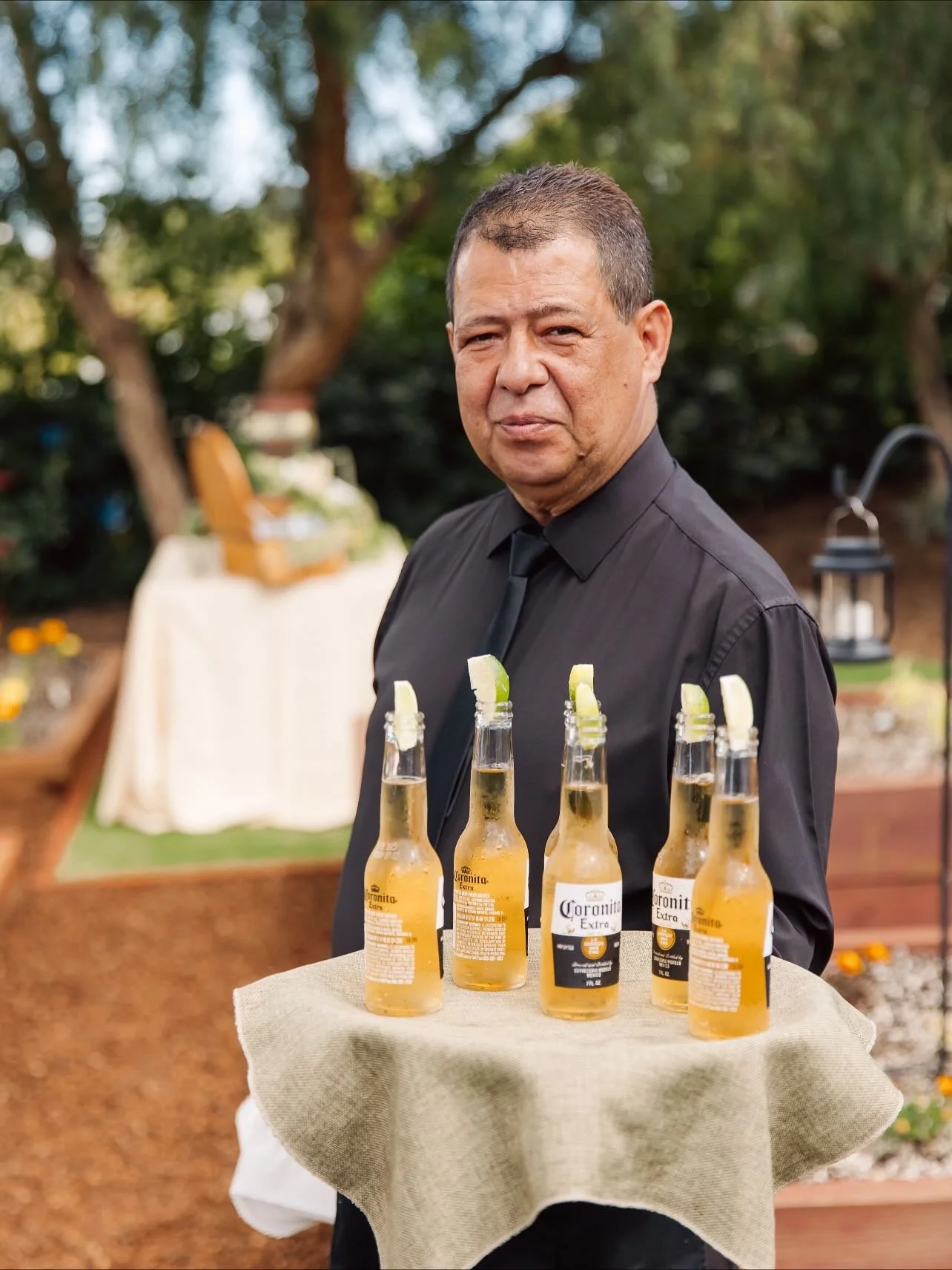 From signature Bride and Groom cocktails to refreshing Arnold Palmers and ice-cold beer, our drink stations were designed to keep guests refreshed and in the celebratory spirit! 🍻
With a hydration station to keep everyone feeling their best, every s