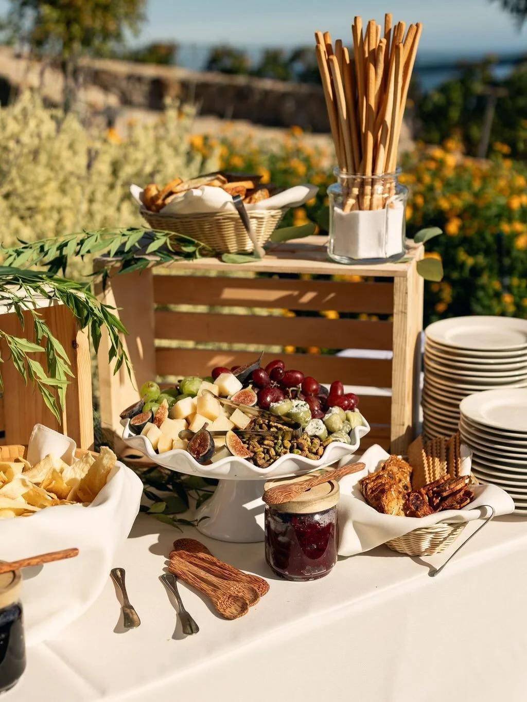 A harvest spread inspired by the hills around us. 🍇🌿
Our fall charcuterie station brought together lush seasonal fruit, handcrafted cheeses, local honey, and rustic breads &mdash; a true grazing experience that matched Malibu&rsquo;s warm, earthy p