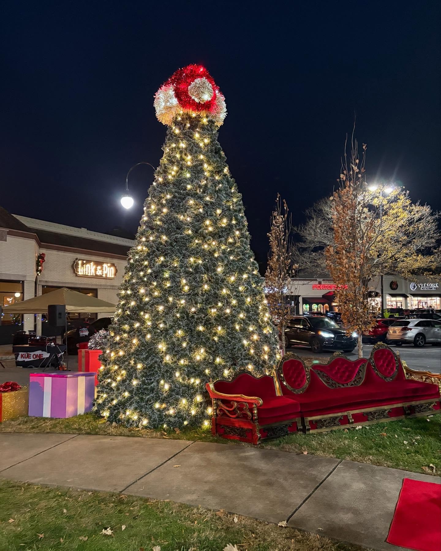 We had a fa la la fantastic time at our Arboretum Shopping Center event in Charlotte NC, this past weekend. 

#shoparboretum