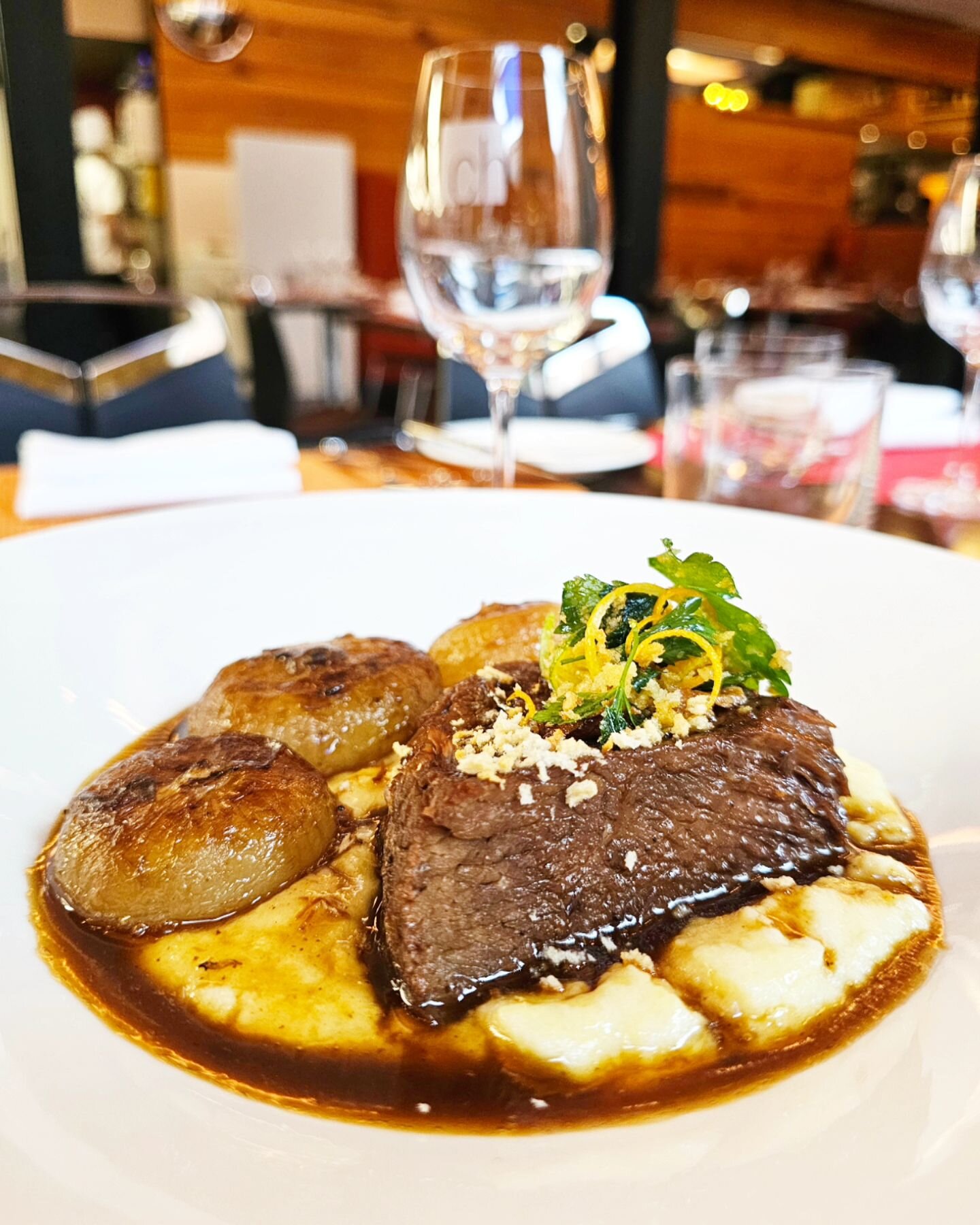 Braised Beef Cross Rib
~Fontina Polenta, Roasted Cipollini Onions, Gremolata

The Chefs' House is a fine dining experience run by George Brown College hospitality and culinary students

Book your reservation at opentable.ca
.
.
.
.
.
.
.
.
.
.
#thech